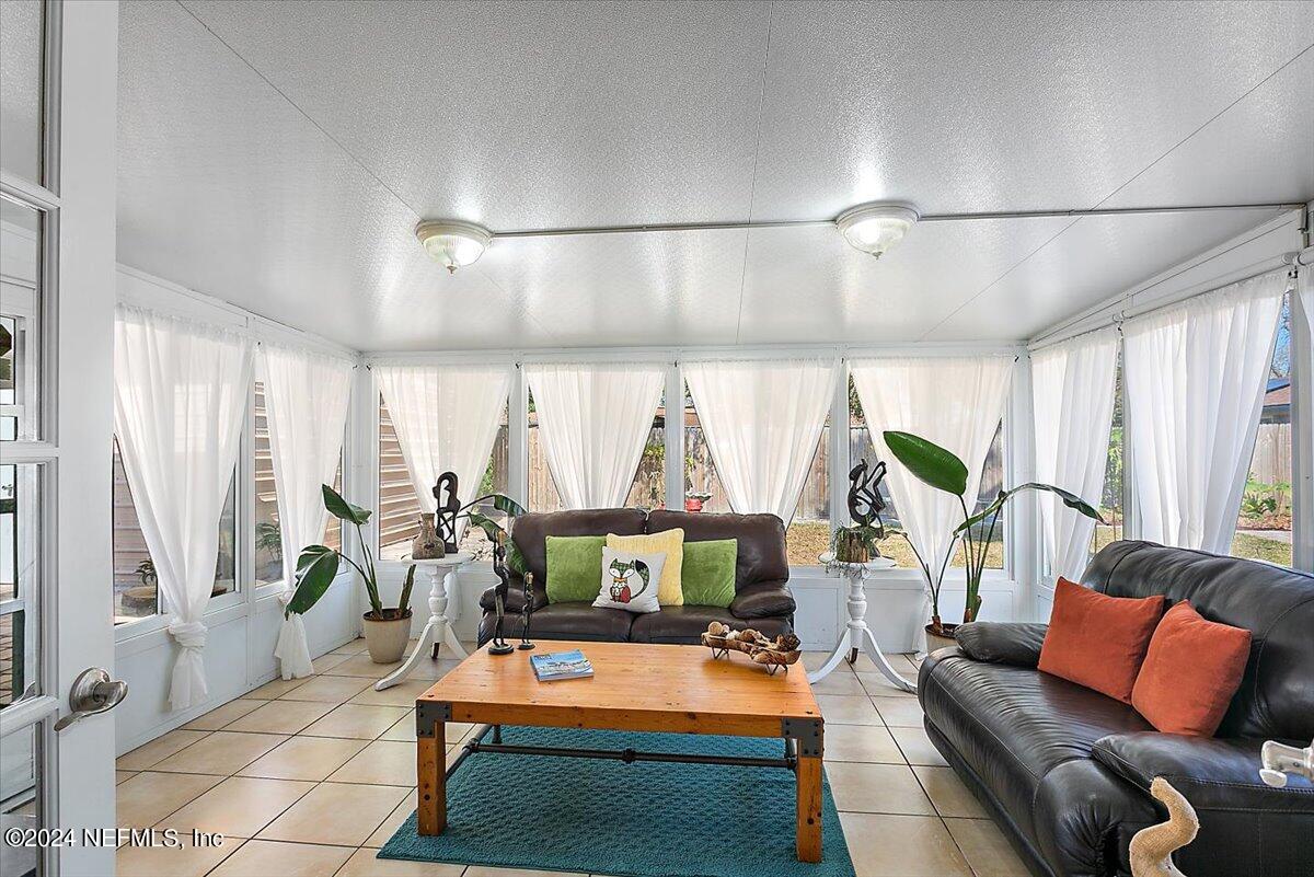 7335 Floral Ridge Drive Jacksonville, FL 32277 - Photo 19 of 31 19-Sun Room