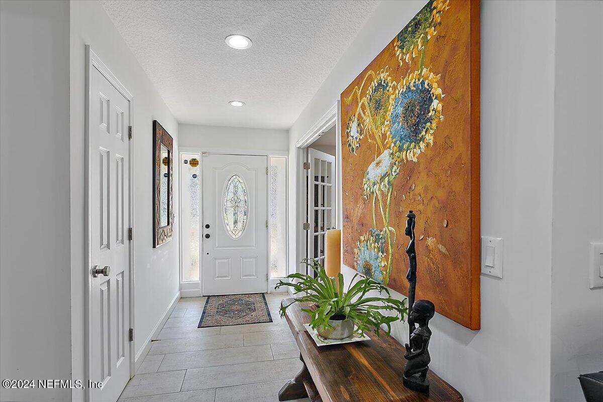 7335 Floral Ridge Drive Jacksonville, FL 32277 - Photo 4 of 31 04-Foyer
