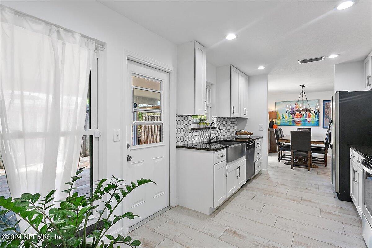 7335 Floral Ridge Drive Jacksonville, FL 32277 - Photo 9 of 31 09-Kitchen