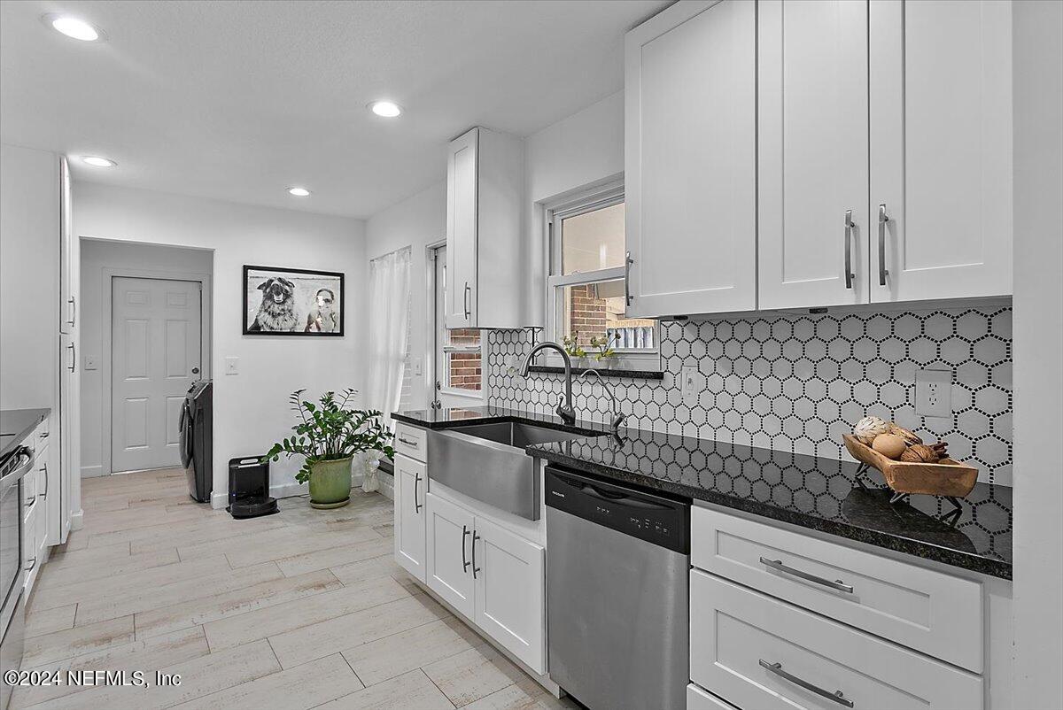 7335 Floral Ridge Drive Jacksonville, FL 32277 - Photo 10 of 31 10-Kitchen