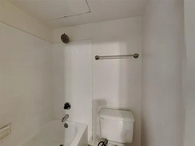 $1,700 | 422 Dollins Street, Cedar Hill, TX 75104