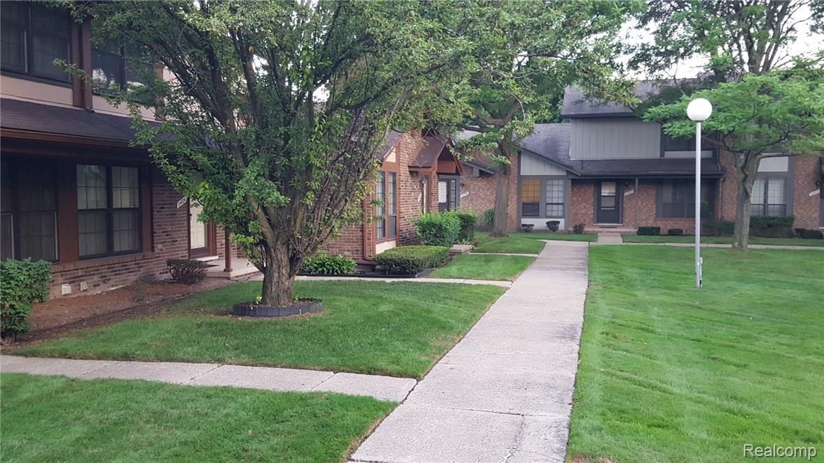 24874 Chalk Farm Road North Warren, MI 48091 - Photo 2 of 27 20160803_203231.jpg