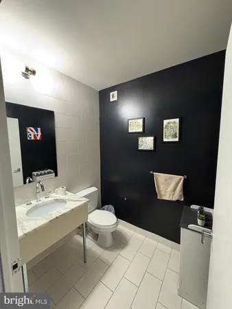 $3,400 | 1425 Locust Street, Unit 9C, Philadelphia, PA 19102