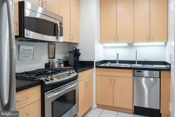 $3,400 | 1425 Locust Street, Unit 9C, Philadelphia, PA 19102