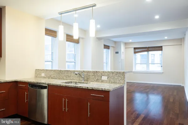 $3,400 | 1425 Locust Street, Unit 9C, Philadelphia, PA 19102