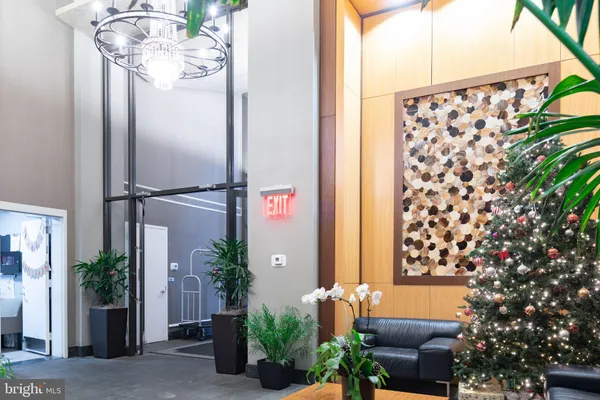 $3,400 | 1425 Locust Street, Unit 9C, Philadelphia, PA 19102