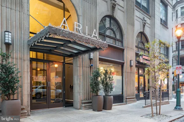 $3,400 | 1425 Locust Street, Unit 9C, Philadelphia, PA 19102