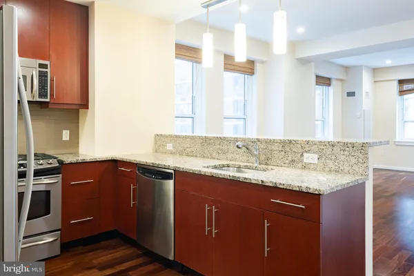 $3,400 | 1425 Locust Street, Unit 9C, Philadelphia, PA 19102