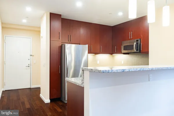 $3,400 | 1425 Locust Street, Unit 9C, Philadelphia, PA 19102