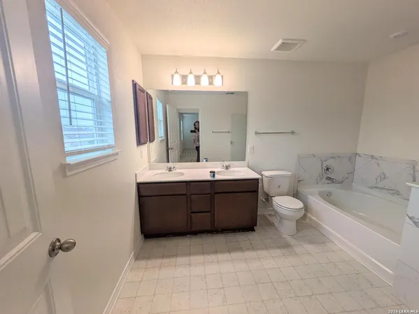 $1,900 | 7967 Hanging Branch, San Antonio, TX 78253