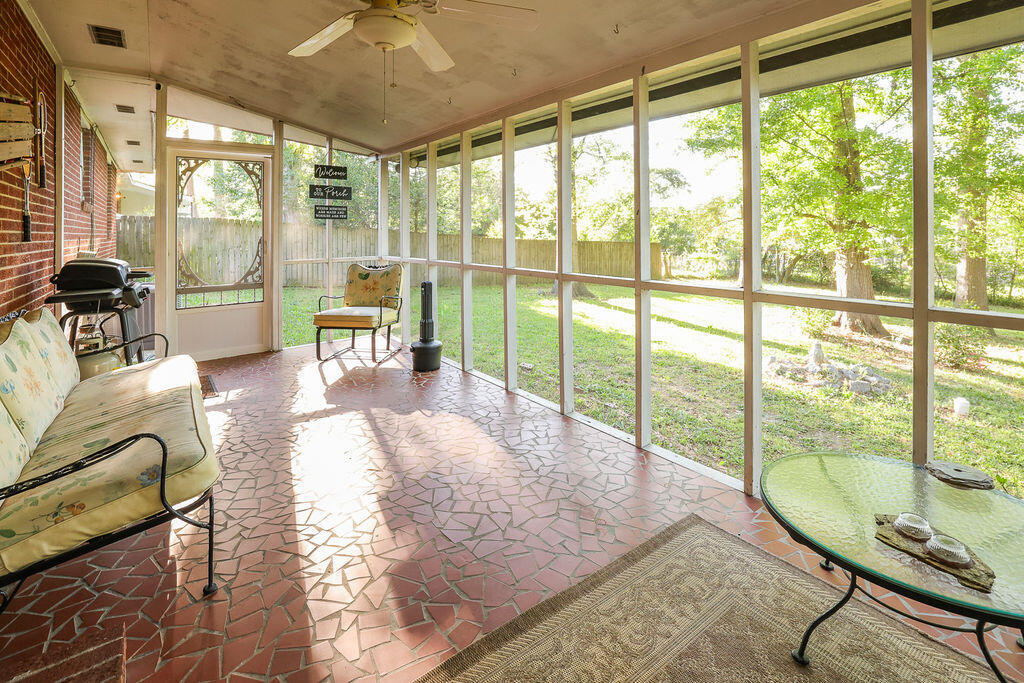 2533 Richmond Hill Road Augusta, GA 30906 - Photo 29 of 38 Screened Back Patio