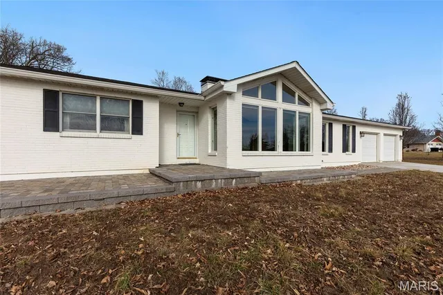 $500,000 | 22121 Glen Ellen Cove, Warrenton, MO 63383