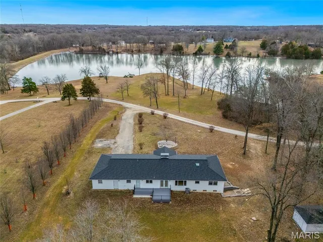 $500,000 | 22121 Glen Ellen Cove, Warrenton, MO 63383