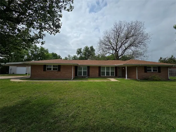 $2,500 | 901 Main Street, Quinlan, TX 75474