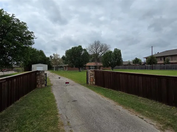 $2,500 | 901 Main Street, Quinlan, TX 75474