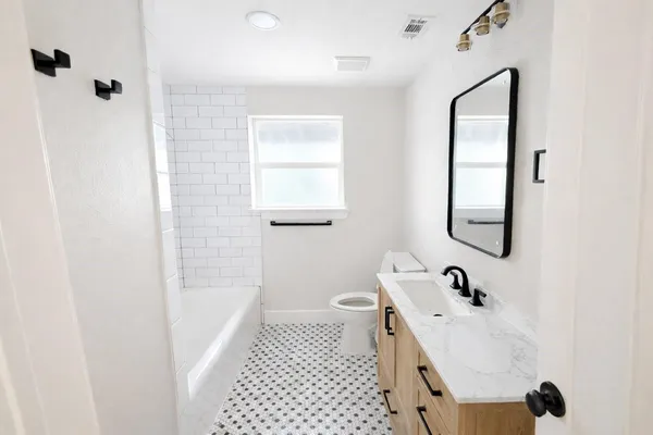 $2,095 | 2001 Brun Street, Unit 1, Houston, TX 77019