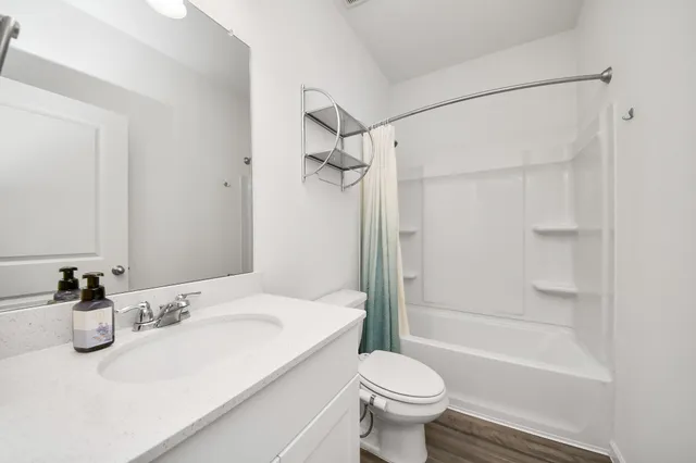 $2,100 | 6306 Highland Trl Drive, Richmond, TX 77469