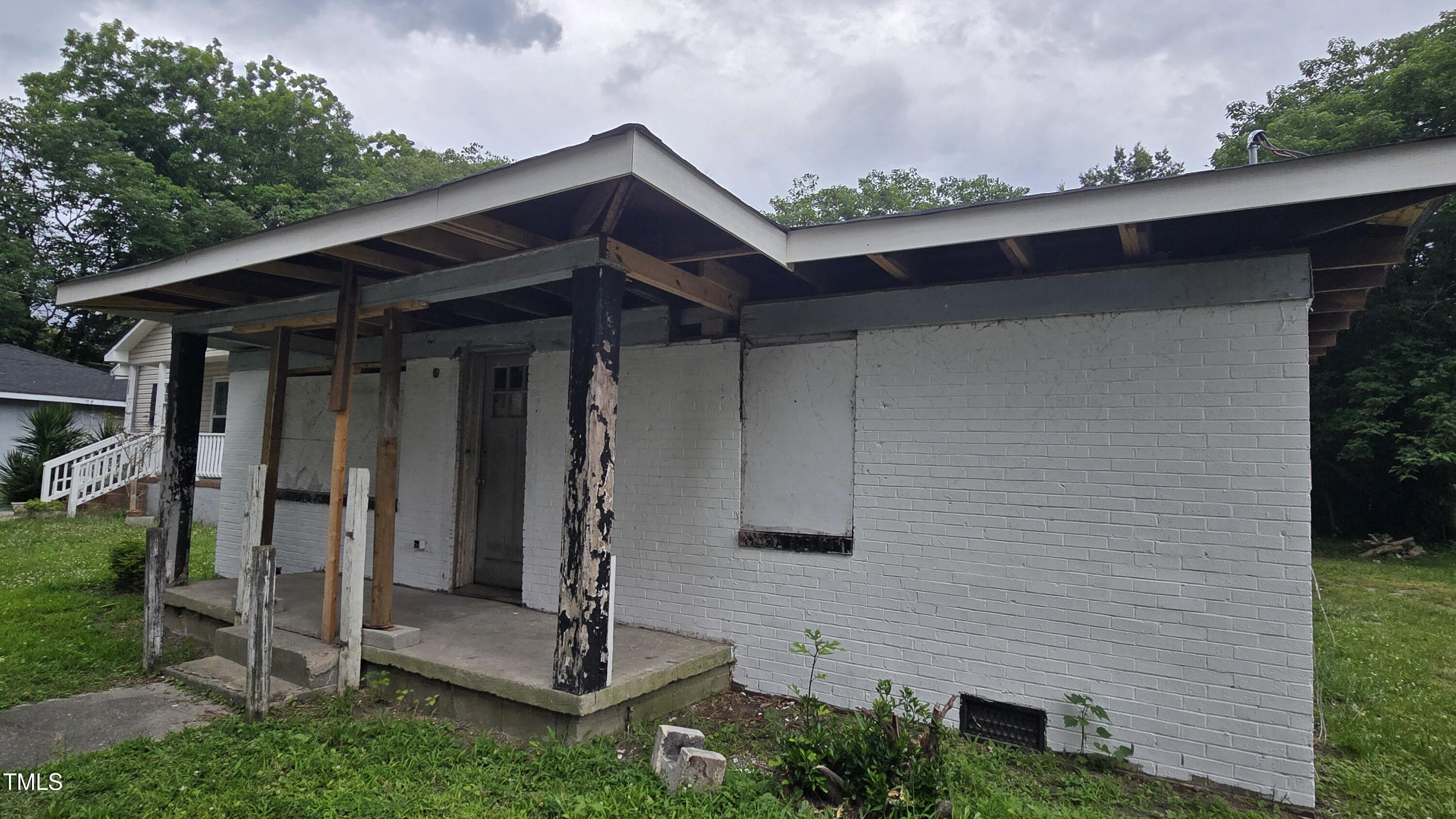807 Irma Street Southeast Wilson, NC 27893 - Photo 2 of 19 a front view of a house with a yard
