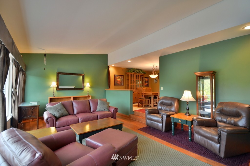 9415 Valhalla Way Bothell, WA 98011 - Photo 5 of 21 Gallery Image 5