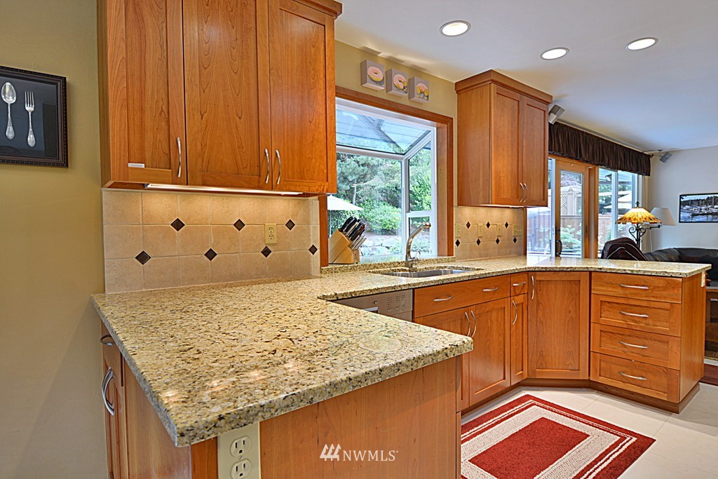 9415 Valhalla Way Bothell, WA 98011 - Photo 8 of 21 Gallery Image 8