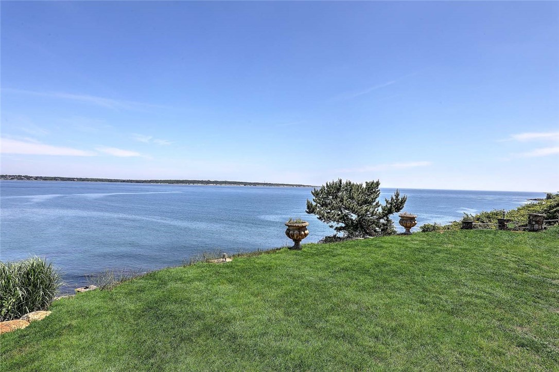 727 Boston Neck Road Narragansett, RI 02882 - Photo 10 of 23