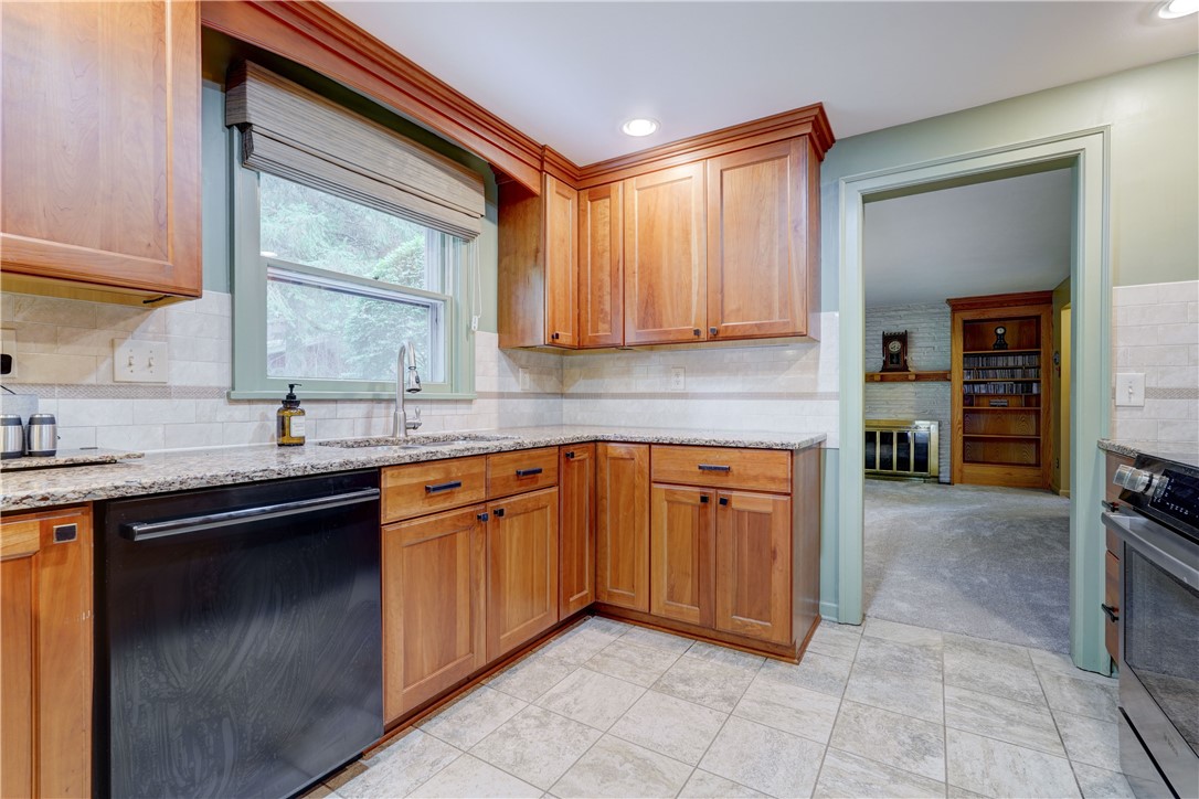 63 Callingham Road Pittsford, NY 14534 - Photo 14 of 43 Gallery Image 14