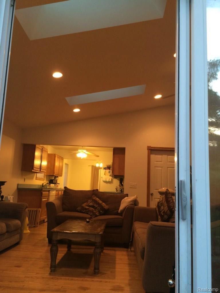 2581 Hessel Avenue Rochester, MI 48307 - Photo 39 of 41 H23.jpg