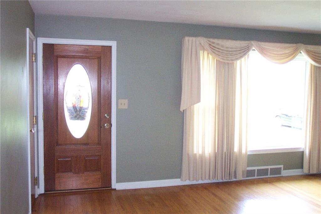 65 Maxwell Road Indianapolis, IN 46217 - Photo 5 of 24 Gallery Image 5