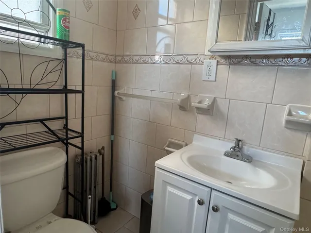 $2,200 | 95-11 90th Street, Unit 2F | Ozone Park