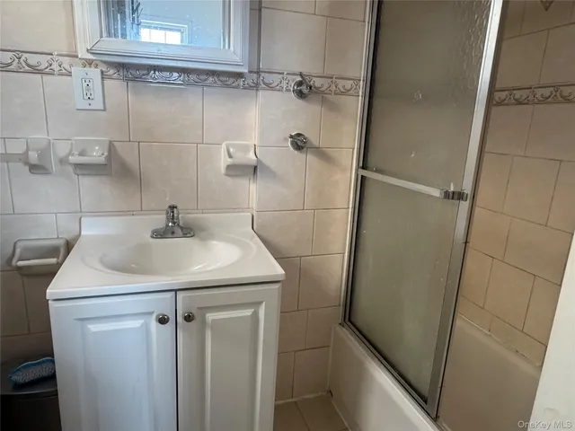 $2,200 | 95-11 90th Street, Unit 2F | Ozone Park