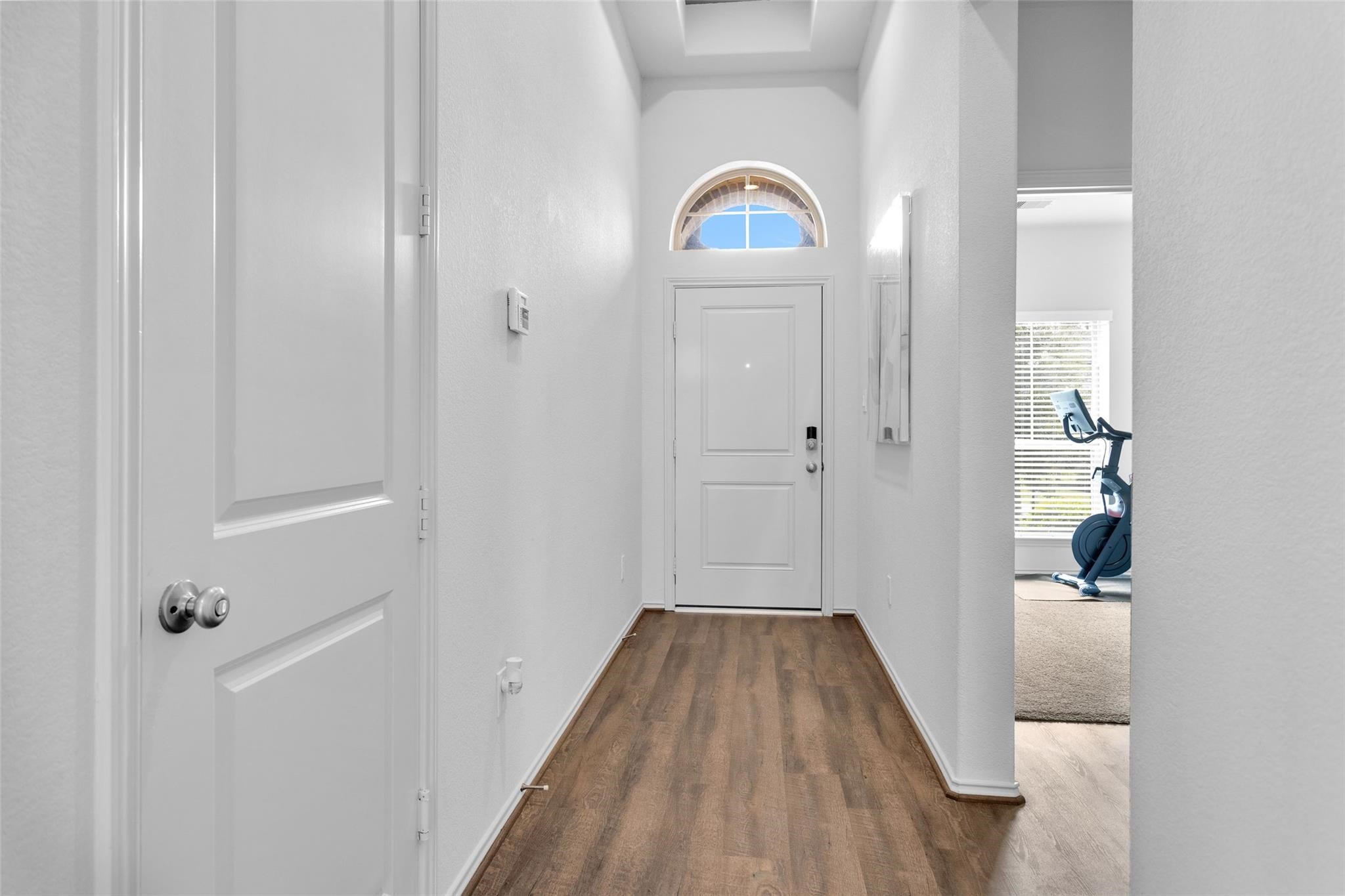 549 Cedar Harbor Court Conroe, TX 77304 - Photo 3 of 25 Beautiful entry way