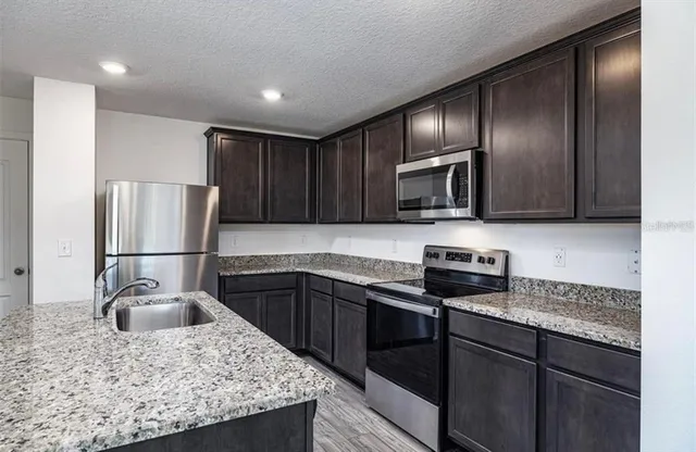 $2,250 | 1635 Wynford Circle, Tavares, FL 32778