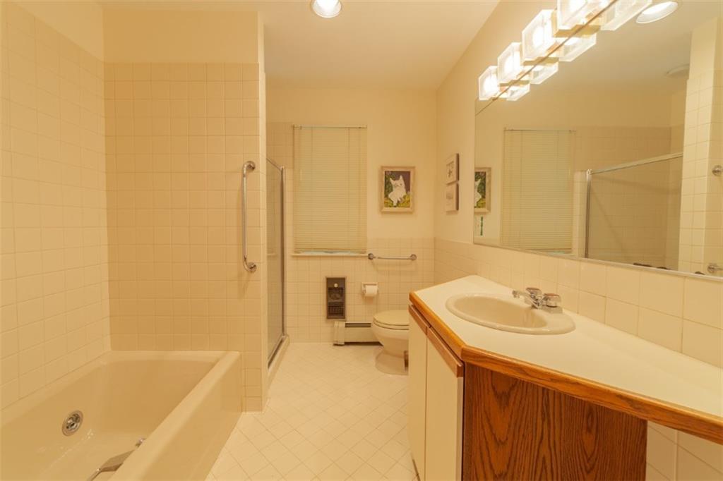 89 Appalachee Road Boothbay Harbor, ME 04538 - Photo 19 of 27 The master bath with jet tub, stall...