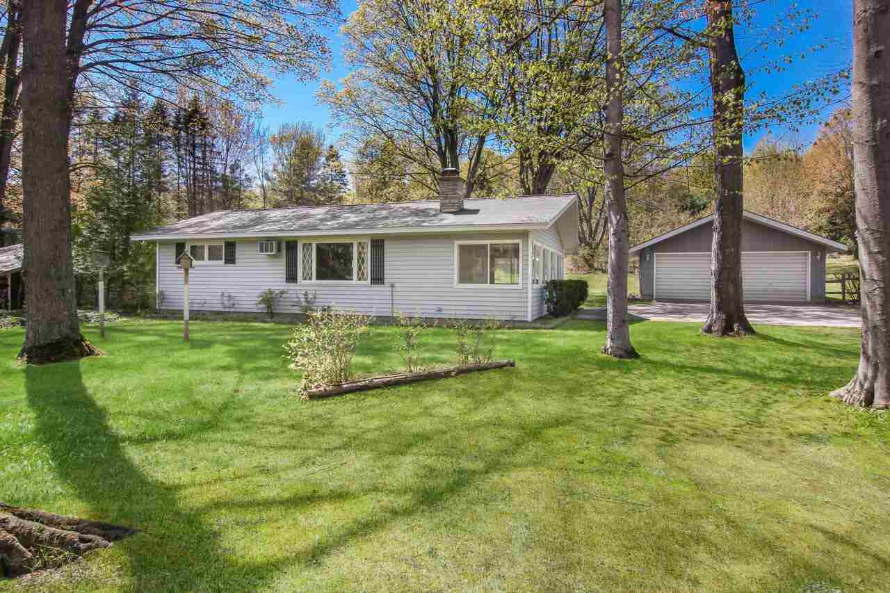 6360 South Maple City Road Maple City, MI 49664 - Photo 14 of 34 1887426-13.JPG