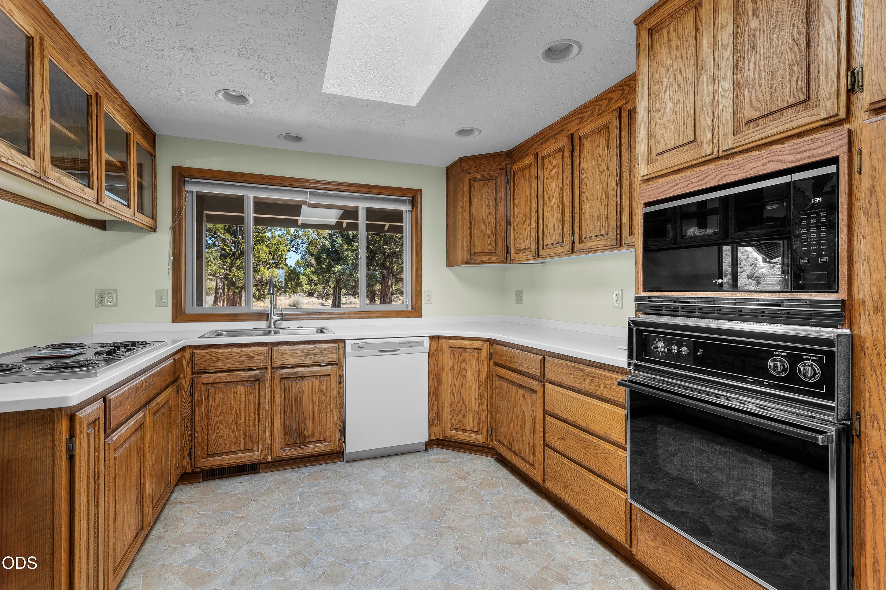 64741 Sylvan Loop Bend, OR 97701 - Photo 10 of 38 Gallery Image 10
