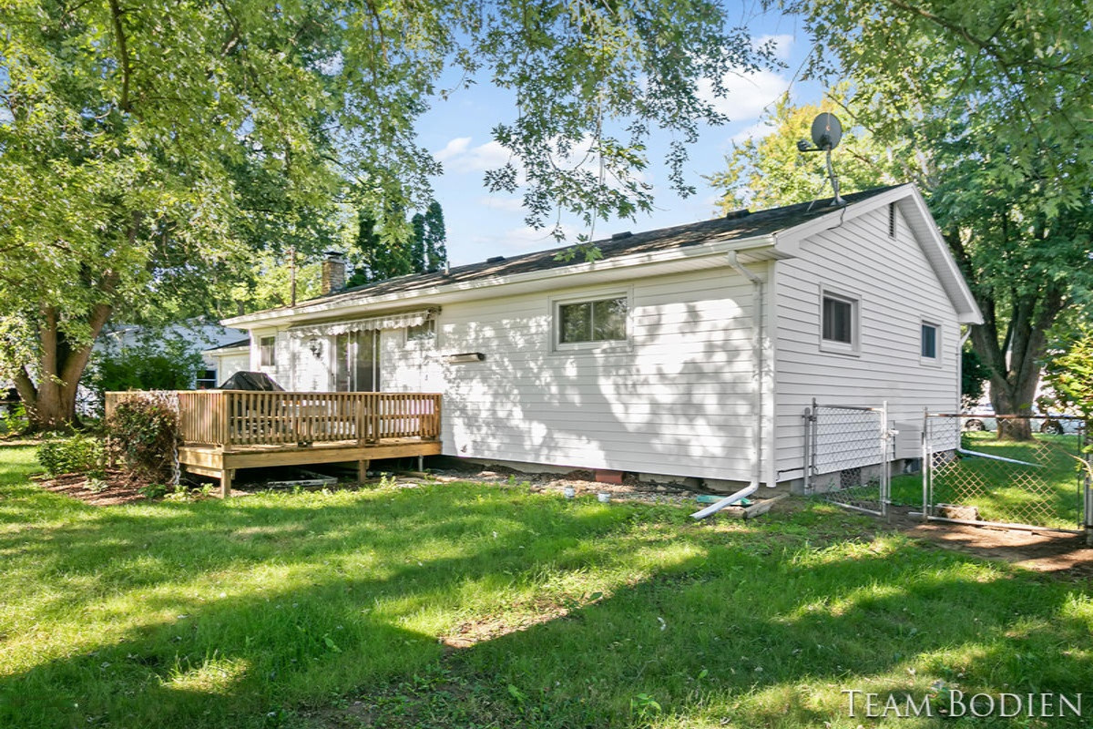7510 Yorktown Road Lansing, MI 48917 - Photo 17 of 21 IMG_1017
