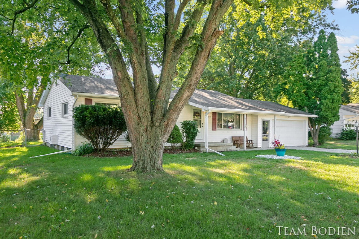 7510 Yorktown Road Lansing, MI 48917 - Photo 2 of 21 IMG_1001