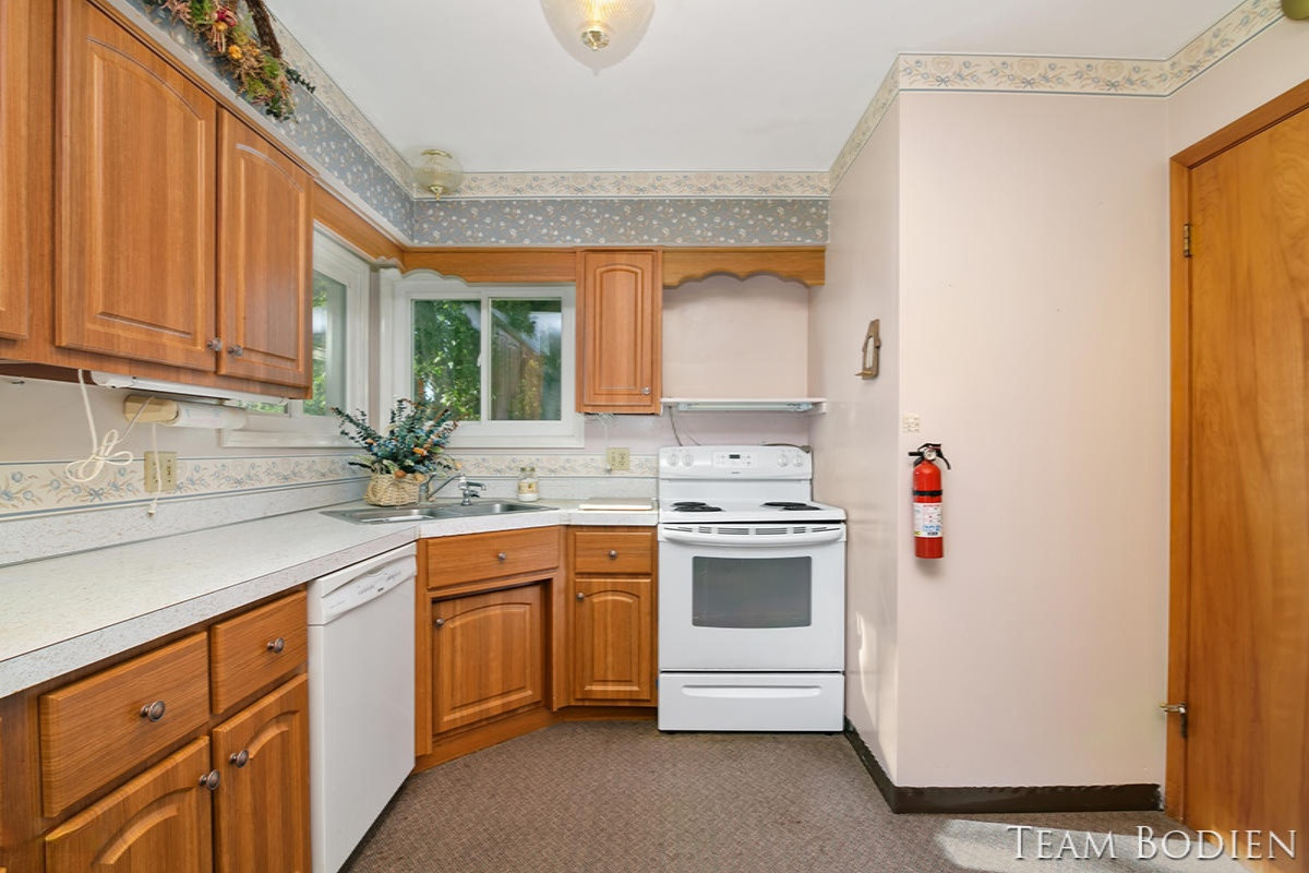 7510 Yorktown Road Lansing, MI 48917 - Photo 6 of 21 IMG_1006