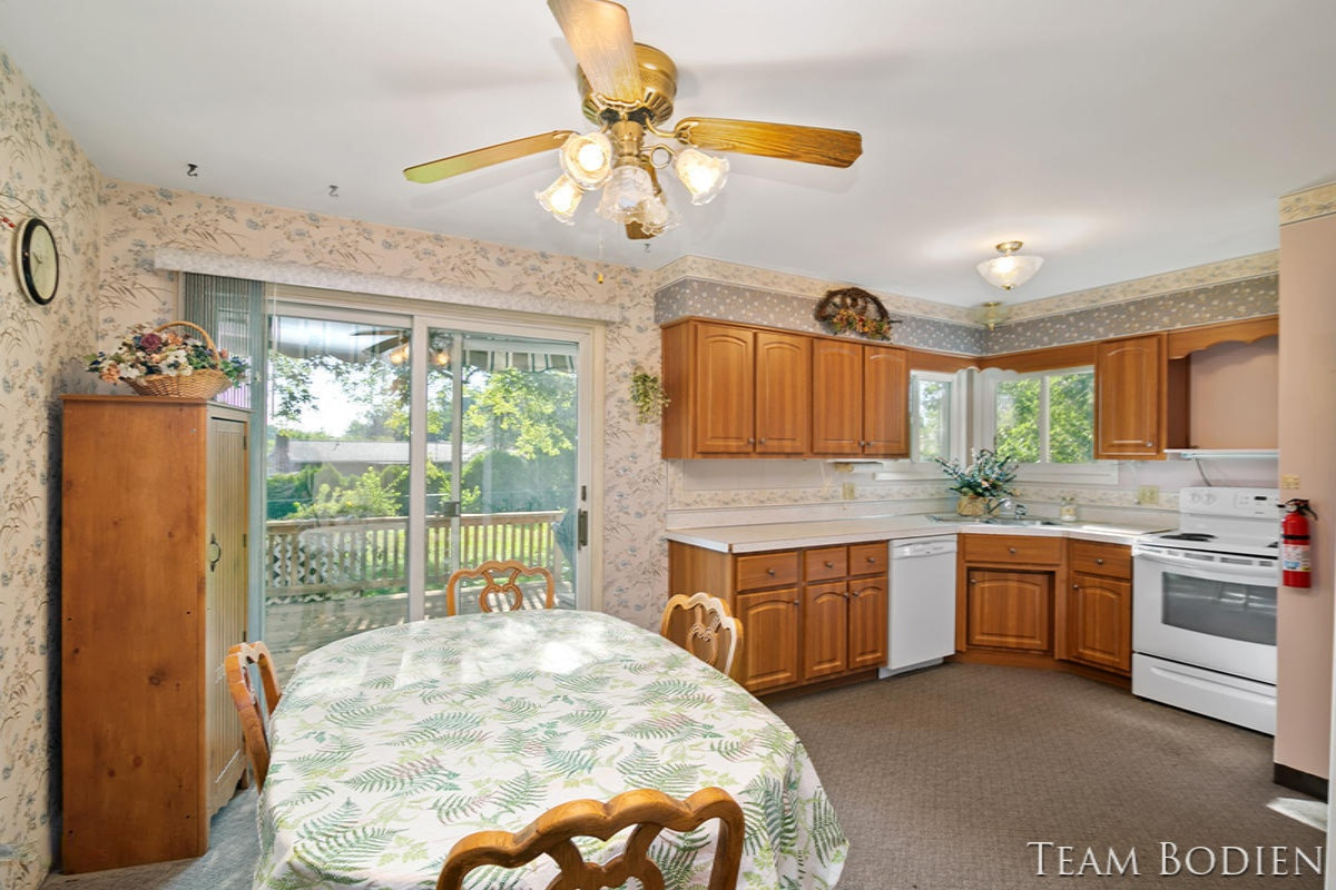 7510 Yorktown Road Lansing, MI 48917 - Photo 8 of 21 IMG_1008