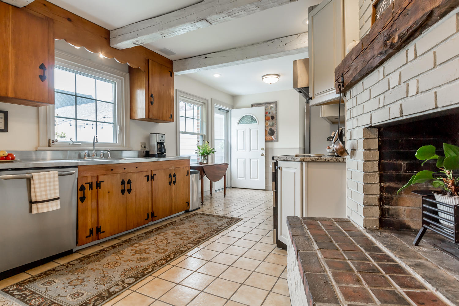 197 Tuttle Road Cumberland Center, ME 04021 - Photo 12 of 36 12tuttlekitchen1