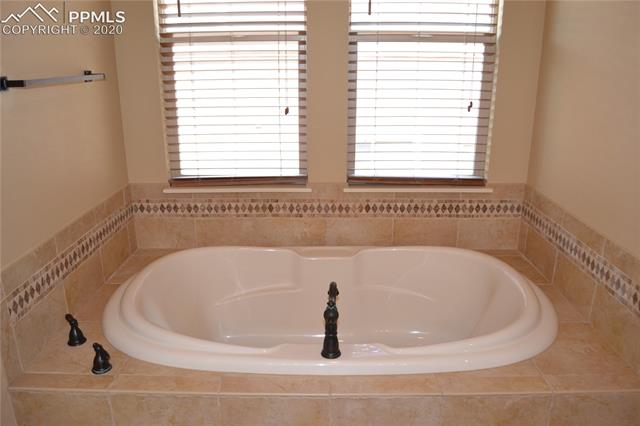 2353 Cinnabar Road Colorado Springs, CO 80921 - Photo 31 of 48 Master bath soaking tub