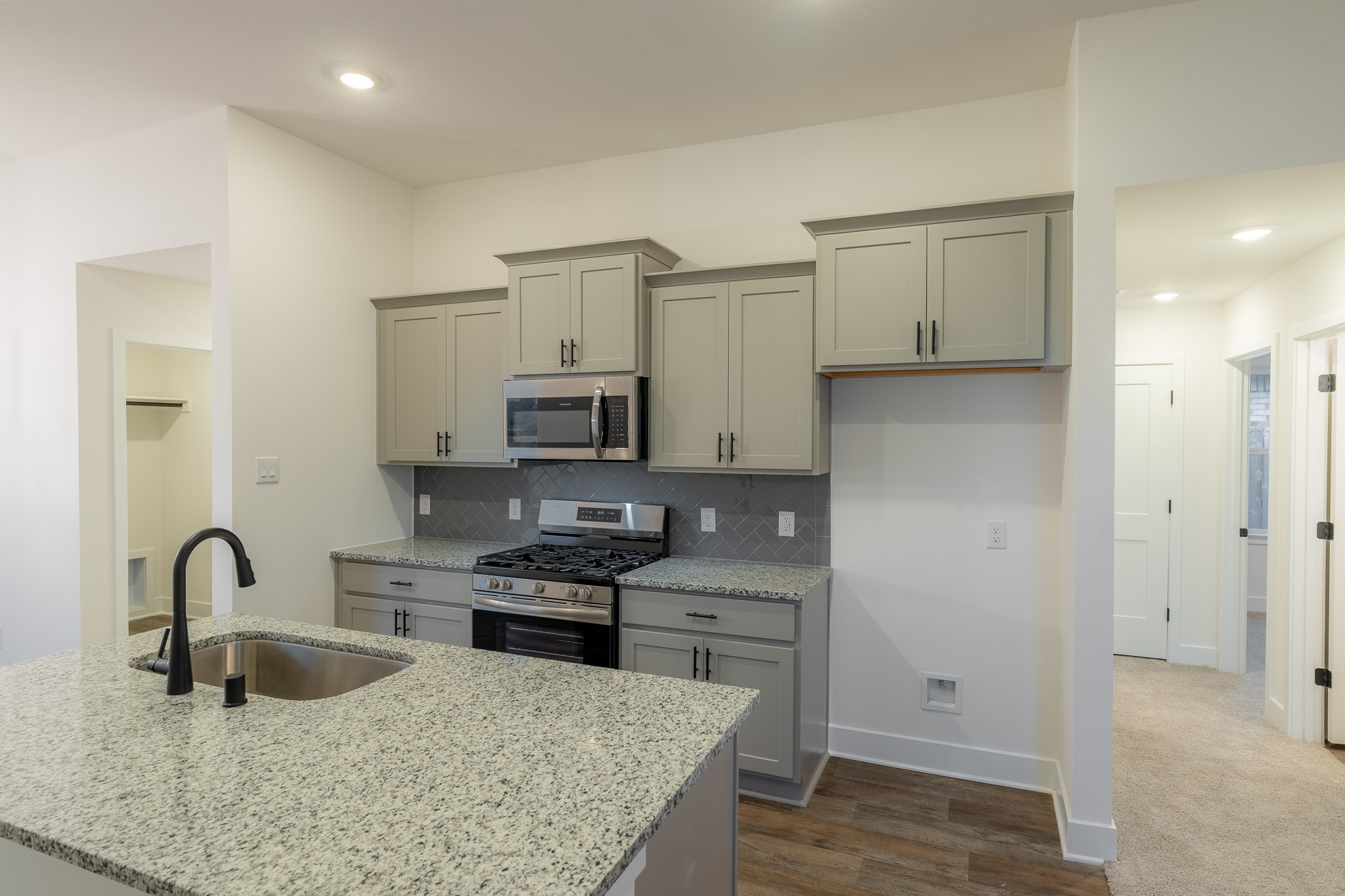 9456 Hard Rock Road Conroe, TX 77303 - Photo 4 of 19 Kitchen