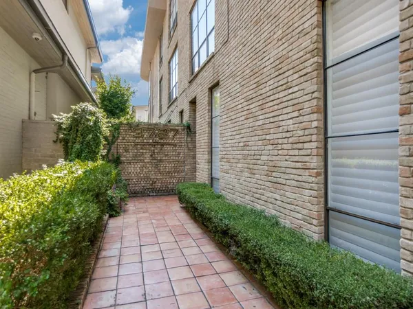 $3,000 | 3727 Gilbert Avenue, Unit D, Dallas, TX 75219