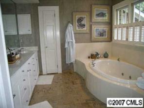 1659 Hertford Road Charlotte, NC 28207 - Photo 7 of 8 Gallery Image 7