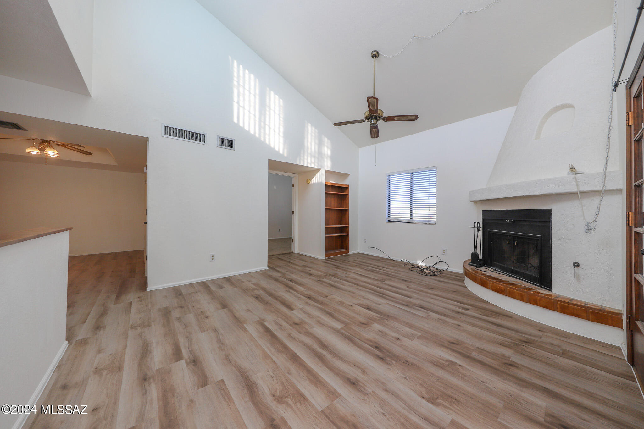 8271 North Oracle Road, Unit 250 Tucson, AZ 85704 - Photo 12 of 26 Livingroom