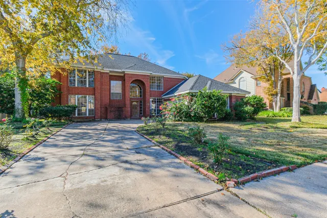 $350,000 | 2015 Woodland Drive, Richmond, TX 77406