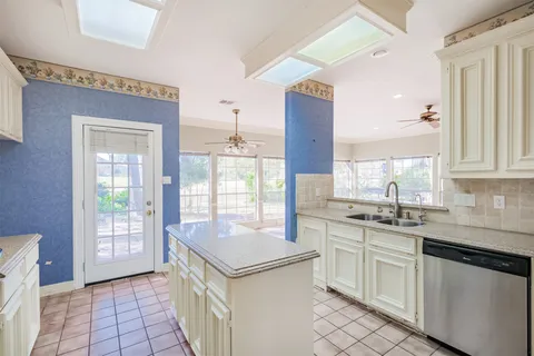 $350,000 | 2015 Woodland Drive, Richmond, TX 77406