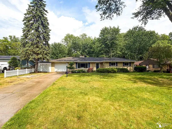 $239,900 | 9836 Pamela Drive, Temperance, MI 48182
