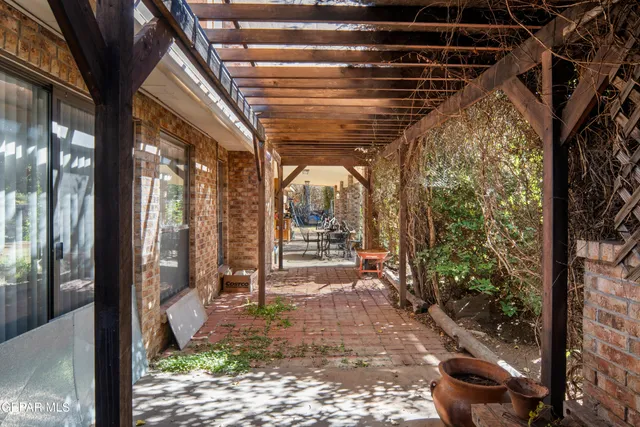$515,000 | 324 Rio Estancia Drive, El Paso, TX 79932