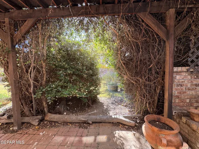 $515,000 | 324 Rio Estancia Drive, El Paso, TX 79932